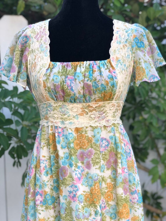 Spring time. Black label Gunne Sax. Vintage 9