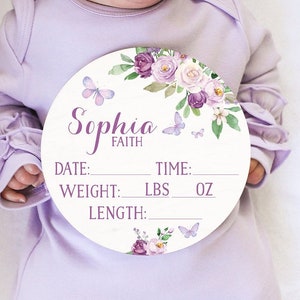 Cartello rotondo in legno con nome del bambino con farfalla, personalizzato in legno, con nome del bambino a forma di farfalla, annuncio di nascita, cartello personalizzato per la cameretta dei bambini, ciao mondo