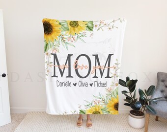 Personalized Mom Christmas Gift – Custom Quote Gift from Daughter or Son, Cozy Grandma Blanket, Sentimental Holiday Throw Blanket for Her