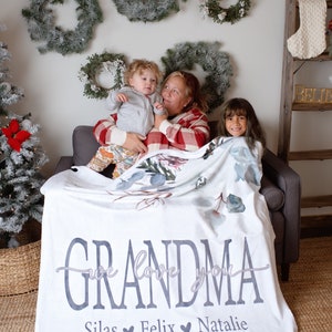 Grandma We Love You, Mother&#39;s Day Gift,  Christmas Present, Floral Style Blanket, Personalized Mom Gift, Personalized Gift For Grandparent,