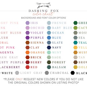 Puede incluir: Una tabla de colores de Dashing Fox, con una ilustraci&oacute;n de un zorro en la parte superior. La tabla muestra una variedad de opciones de color de fondo y fuente, incluyendo rosas, morados, azules, verdes y neutros. El texto en la parte inferior dice: "POR FAVOR, S&Oacute;LO SOLICITE NUEVOS COLORES SI NO LE GUSTAN LOS COLORES ORIGINALES MOSTRADOS EN LA FOTO DEL LISTADO*"