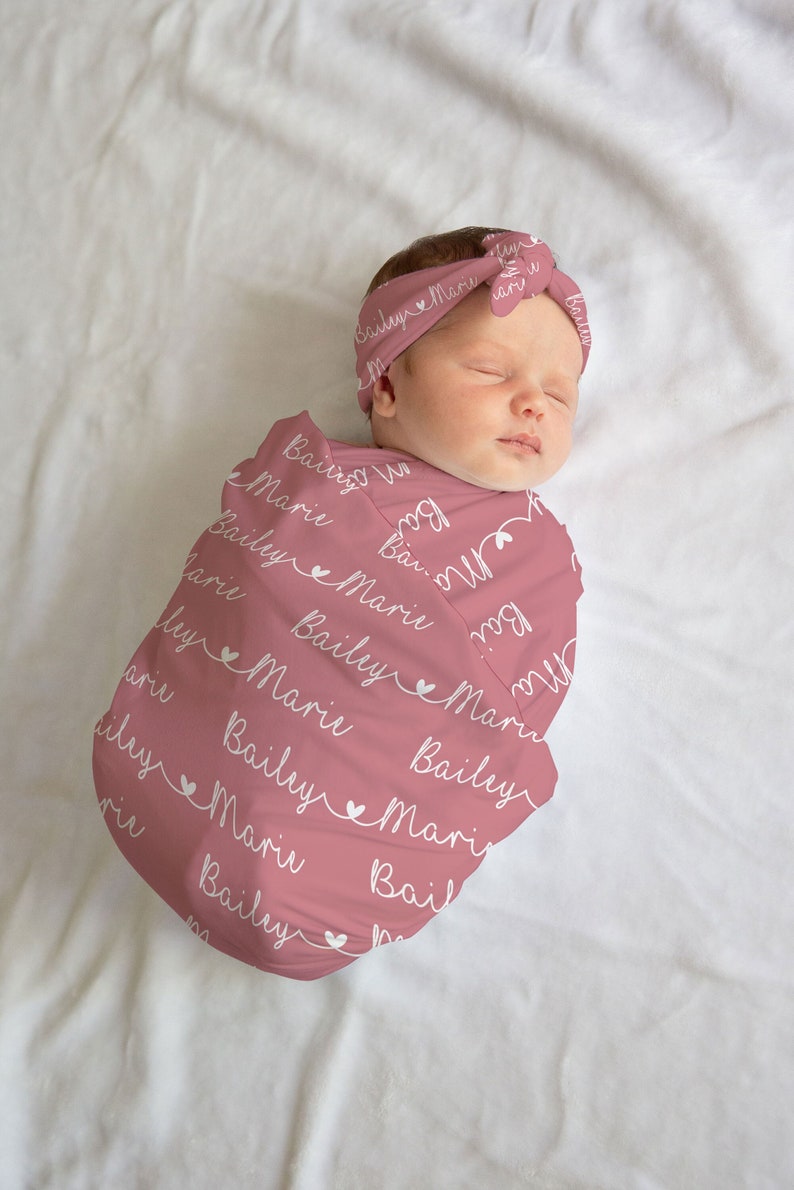 Personlig filt med namn till bebisen, personlig present till babyn, personligt presentkort för hemkomst, könsneutral sjukhusfilt, babyshowerpresent, JS05 bild 1