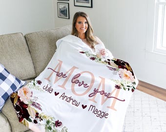 Personalized Mom Christmas Gift – Custom Quote Gift from Daughter or Son, Cozy Grandma Blanket, Sentimental Holiday Throw Blanket for Her