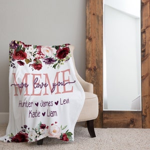 Personalisierte Decke mit Blumenmuster in Burgund - Geschenk für Großeltern zum Geburtstag