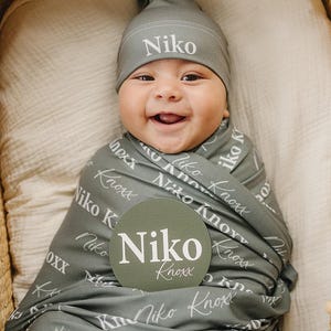 Personalized Swaddle and Sign Bundle - Baby Shower Gift JS01