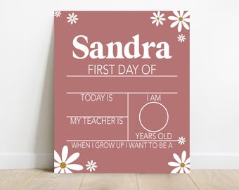 Girls First Day Of School Sign, Daisy Back to School Sign, Personalizable Reusable School Sign, School Photo Prop, School Sign For Kids