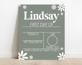 Girls First Day Of School Sign, Daisy Back to School Sign, Personalizable Reusable School Sign, School Photo Prop, School Sign For Kids