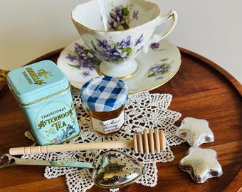 Deluxe Vintage Teacup Gift Box for one