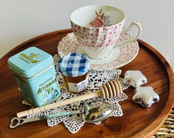 Deluxe Vintage Teacup Gift Box for One