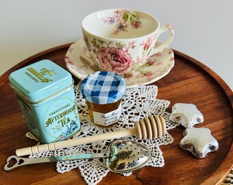 Deluxe Vintage Teacup Gift Box for One