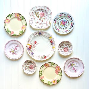 Vintage Floral Wall Plate Collection, Mismatched Plates for Wall, Plate Collage Display, Home Wall Decor, Plate Wall Hangings