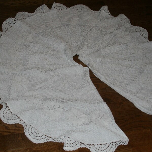 Vintage Hand Crocheted White Christmas Tree Skirt
