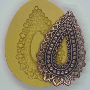 DECORATIVE-EDGED TEARDROP Flexible Mold