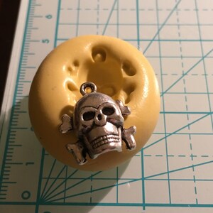 SKULL and CROSSBONE Flexible Mold