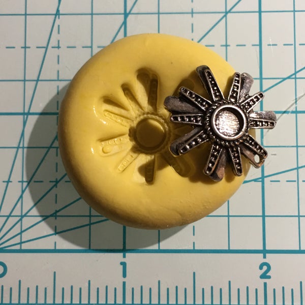 WESTERN-STYLE FLOWER, Spur, or Rowel Flexible Mold