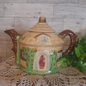 Vntg Japan Cottage /House Small Tea Pot, High Tea, Tea Party, Cottage core