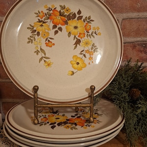 Set of 4 Vntg Hearthside Stoneware Floral Plates 10 5&quot; diameter, MCM, Boho Decor, Cottage core, Grandma Chic