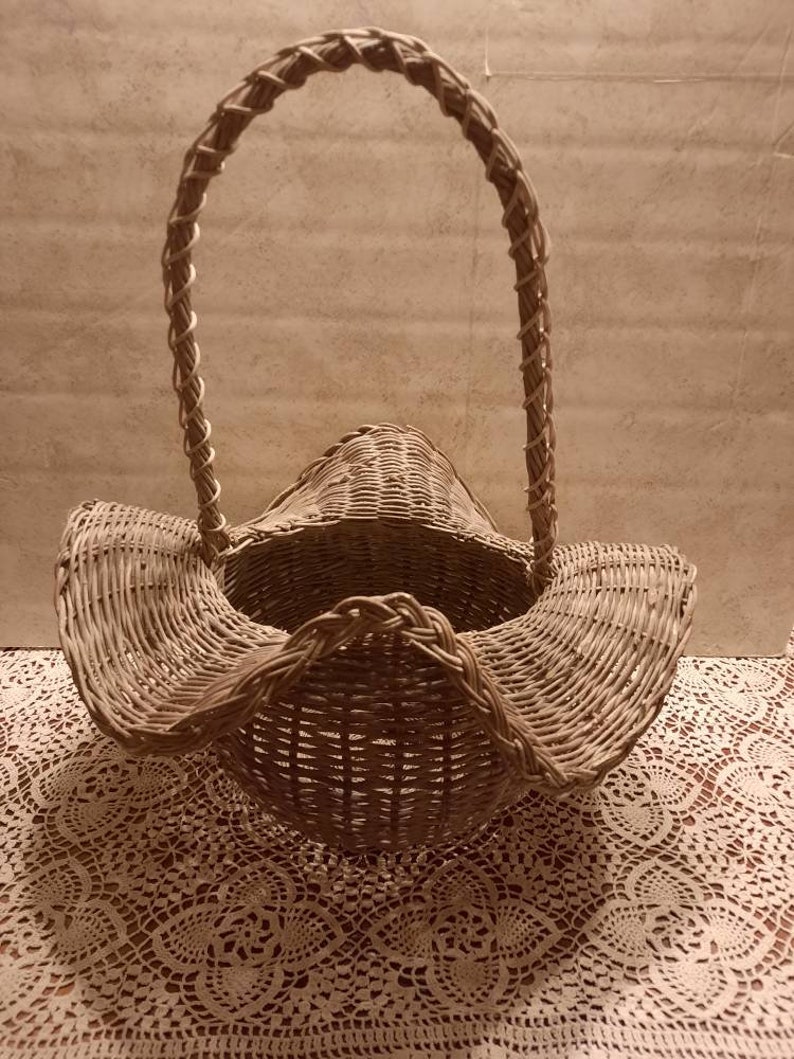 Antique Ruffle Basket With Tall Handle, Farmhouse Decor, Primitive