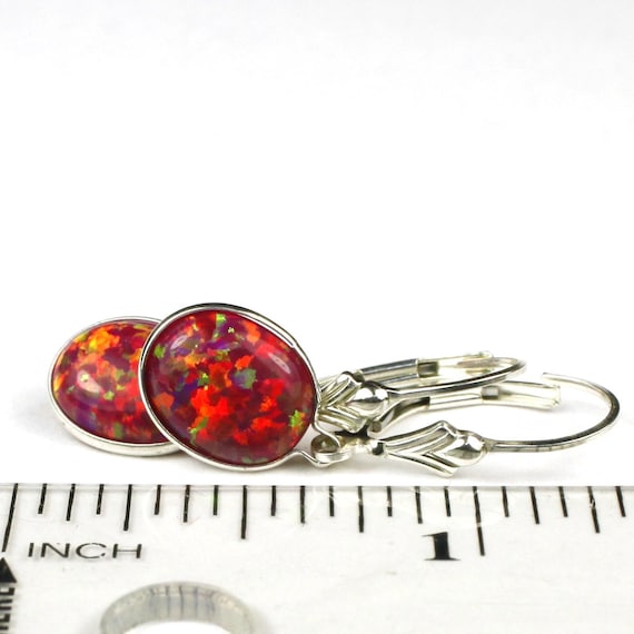Orecchini a monachella in argento sterling 925 con opale rosso