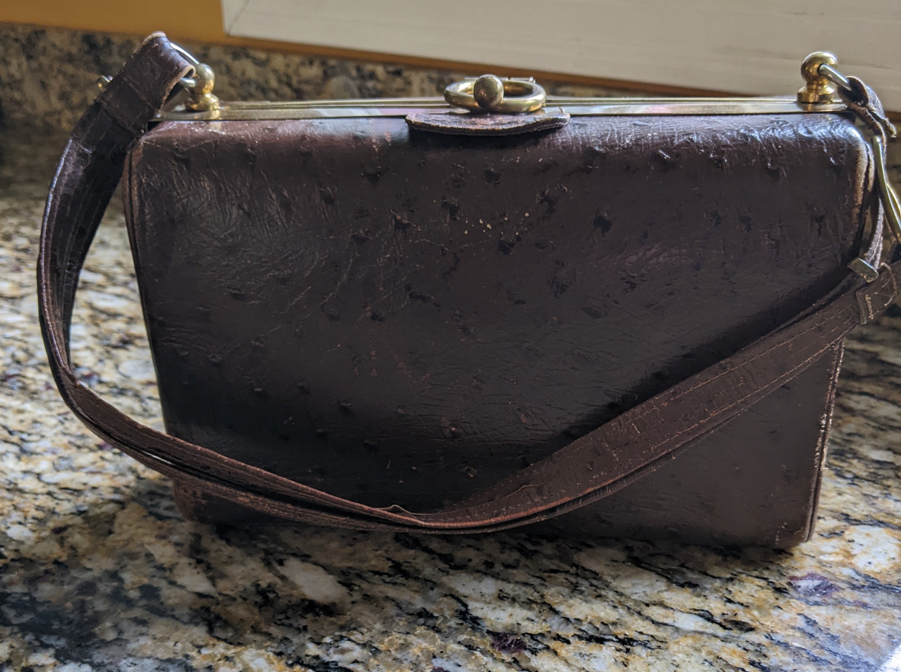1950's Leather handbag with adjustable shoulder strap, length 8 /12", Brass Clasp , 2 inside compartments and one zipper, Free Shipping