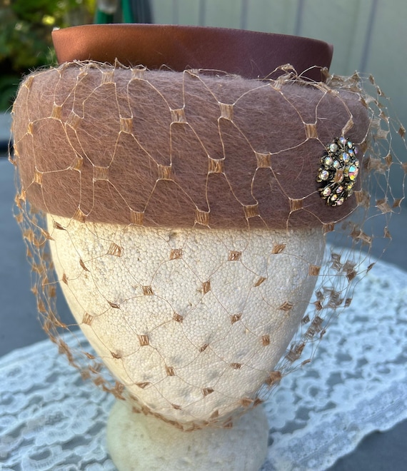 Camel colored netted hat with band - dark grey/ma… - image 1