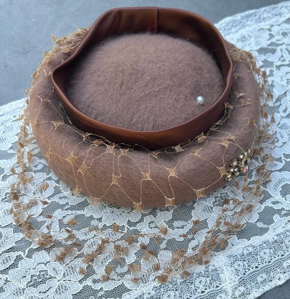 Camel colored netted hat with band - dark grey/ma… - image 5