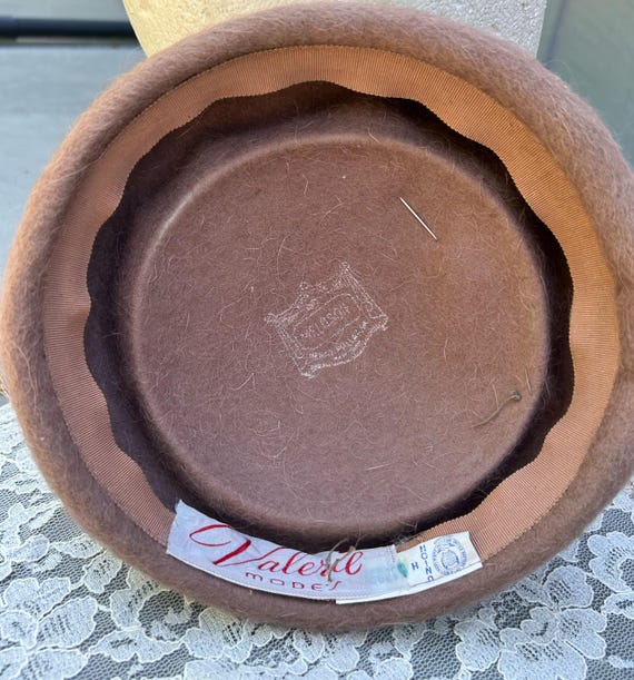 Camel colored netted hat with band - dark grey/ma… - image 6