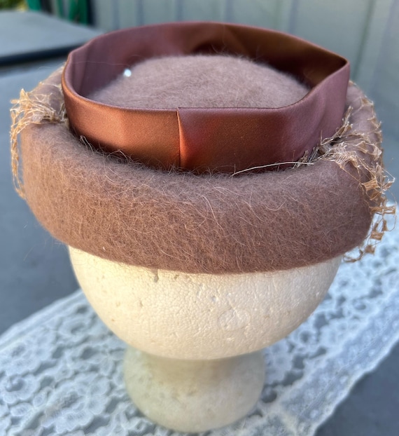 Camel colored netted hat with band - dark grey/ma… - image 3