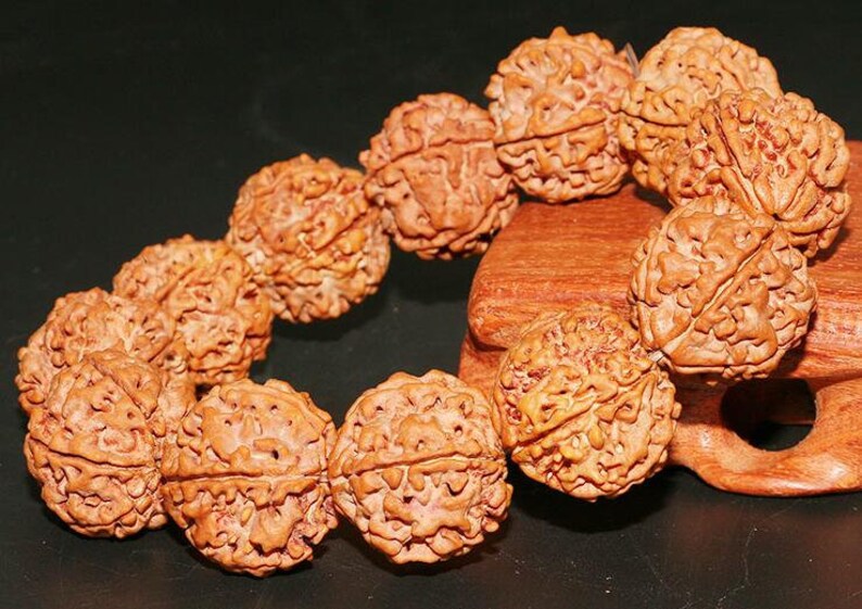 Free Delivery Nepal Vajra Bodhi Bracelet Blasting Double Dragon Pattern Beads Eight Petals Original Seeds Yellow Leather Tibetan bracelet