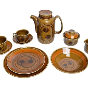 Figgjo Flint &#39;Lesja&#39; Set &#39;Cups & Saucers, Teapot and Plates&#39; / Norway Ceramics / Vintage 1970&#39;s
