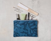 Hübsch Kosmetik-Etui mit Laub und Hirsche drucken