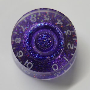 Pop-Knob guitar or bass speed knob in INDIGO SPARKLE with white numbers