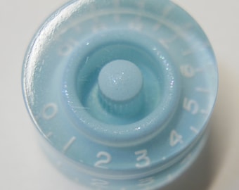 Manopola di velocità per chitarra o basso POP-KNOB in stile Gibson/Epiphone, colore blu polvere + numeri bianchi