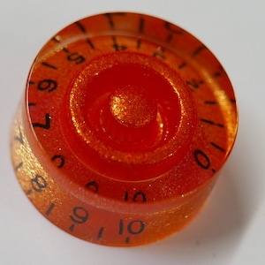 Bouton pop-Knob pour guitare ou basse en ORANGE METALLIQUE MANDARINE avec chiffres noirs