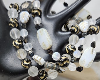 Czech Glass Beaded Stretch Bracelet, Black and White Hibiscus Bracelet, Floral Jewelry