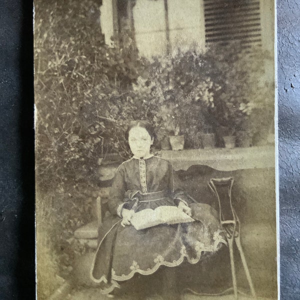 Rare Antique Victorian Carte De Visite CDV Photo - Little Girl with Crutches - Early Sepia - Medical Interest - Oddity - Curiosity