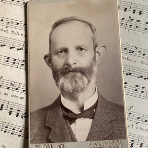 Antieke Victoriaanse Carte De Visite CDV-foto - heer met zeer prominente oren - medisch belang - eigenaardigheid - nieuwsgierigheid - ongebruikelijk SN79