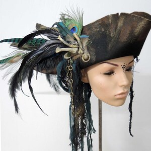 ladies pirate hat feathers