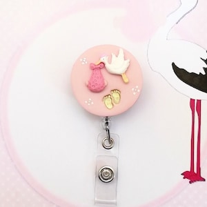 porte badge enrouleur puéricultrice , sage femme en fimo