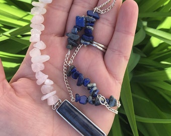 Lapis Lazuli and Rose Quartz Necklace // Mini Chip Gemstone // Mothers Day Gift // Healing Crystal Necklace // Pink Quartz NeCklace //