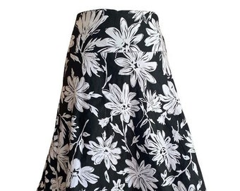 Jupe évasée A à grande taille et imprimé floral noir et blanc taille 6