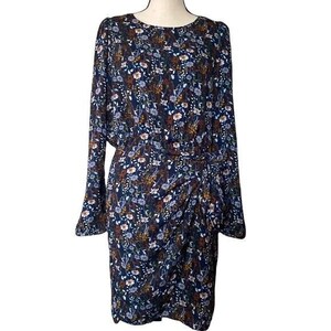Selbstbindendes blaues geblümtes Wickelrock Doppelrock Blouson Kleid Medium