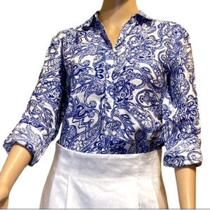 Camisa de manga larga con estampado paisley azul, abotonada, con mangas enrollables, talla XS para mujer.
