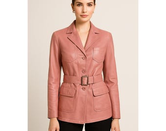 Blazer rosa de couro com cinto, botões frontais, bolsos, estilo safari, tamanho pequeno.