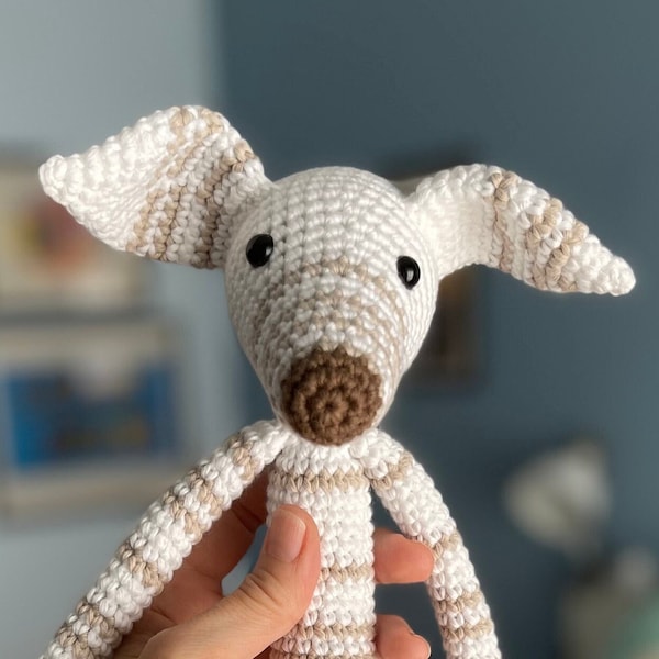 Little Greyhound - Poupée jouet en peluche au crochet / Whippet Lovers / Cadeau de baby shower / Cadeau parfait pour un bébé