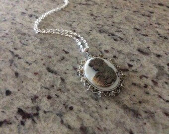 Elegant pendant shell silver tone Necklace