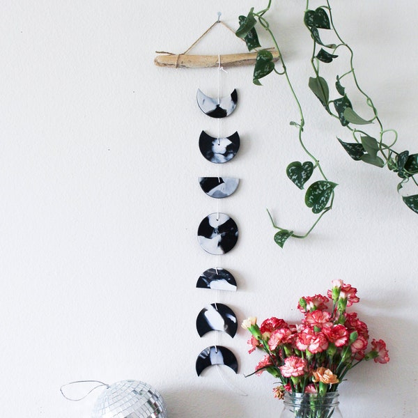 Colgante de pared de fase lunar en blanco y negro