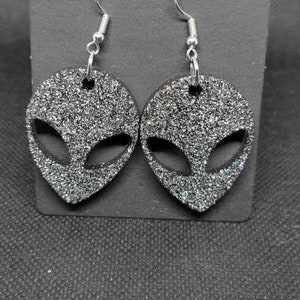 Alien earrings / dangle earring/ resin jewelry / resin/ outer space/ sparkle/ glitter/ dangle earring / earring/ space jewelry / goth