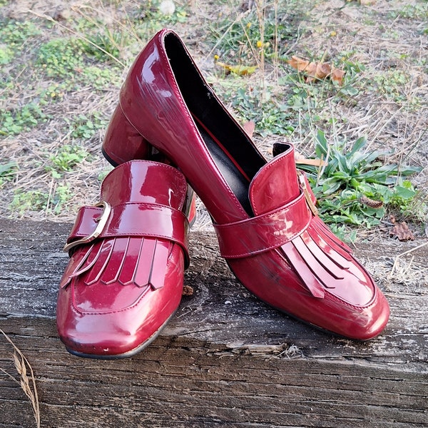 Vintage Patent Leather Oxfords with Brass buckle and Medium Heel -1970s