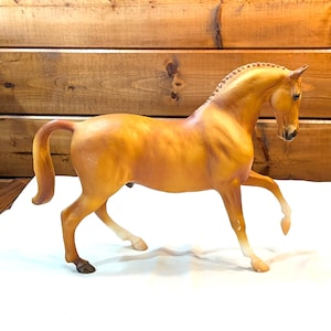 Vintage Breyer Horse Holiday Hunt Chestnut Roemer KWPN – 2000